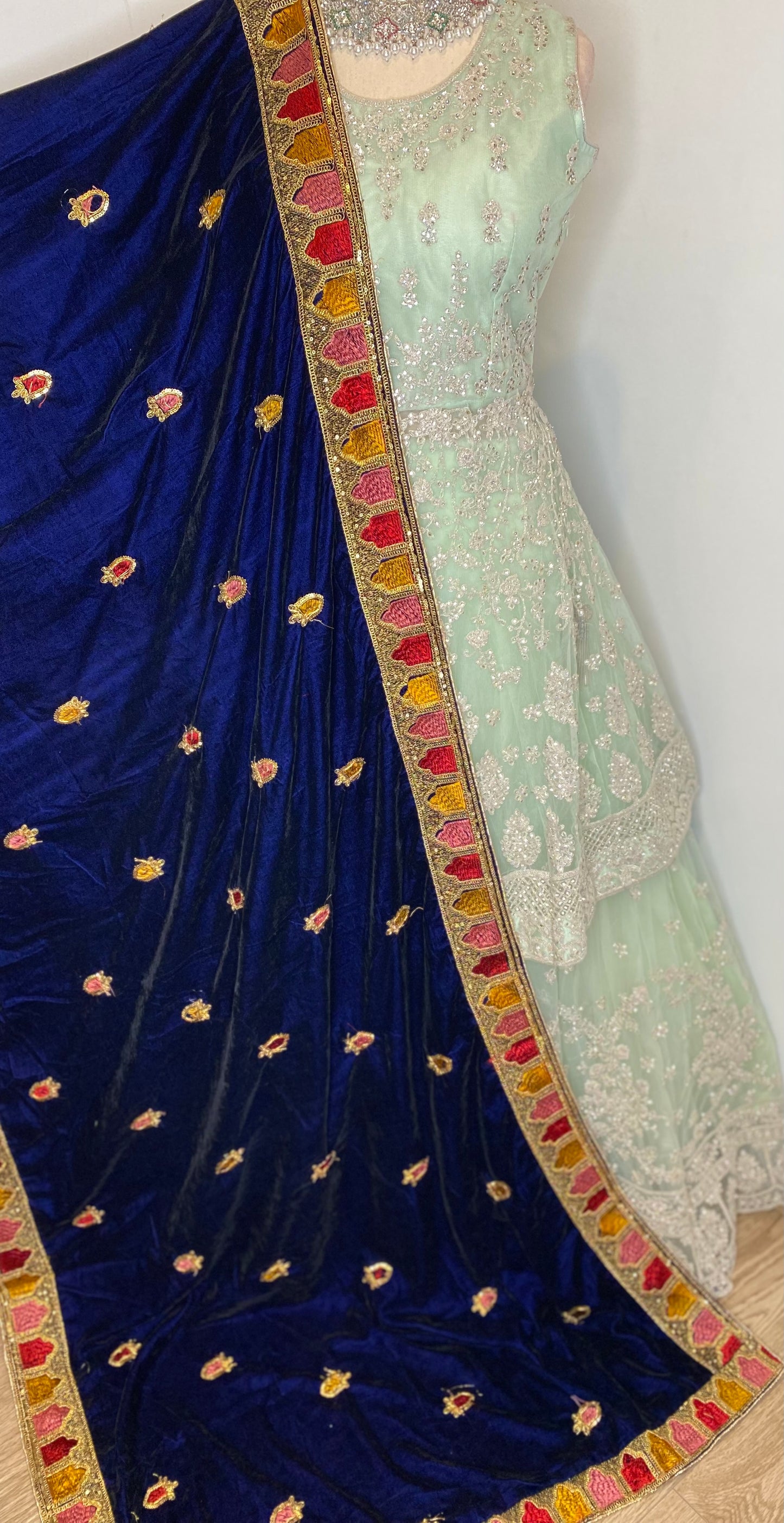 Sneha velvet shawl (royal blue)