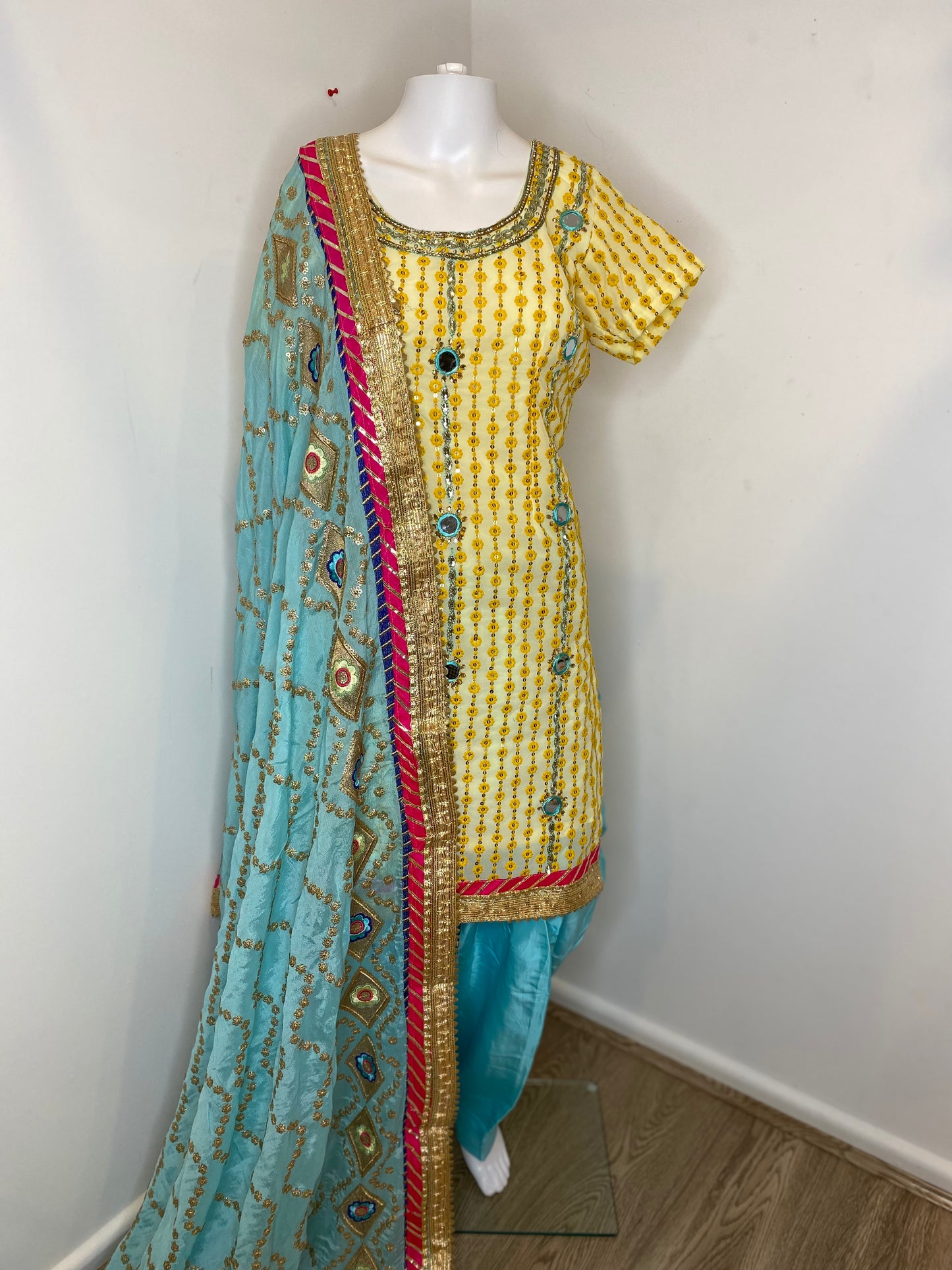 Salwar suit