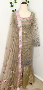 Zeena Pakistani Style Suit