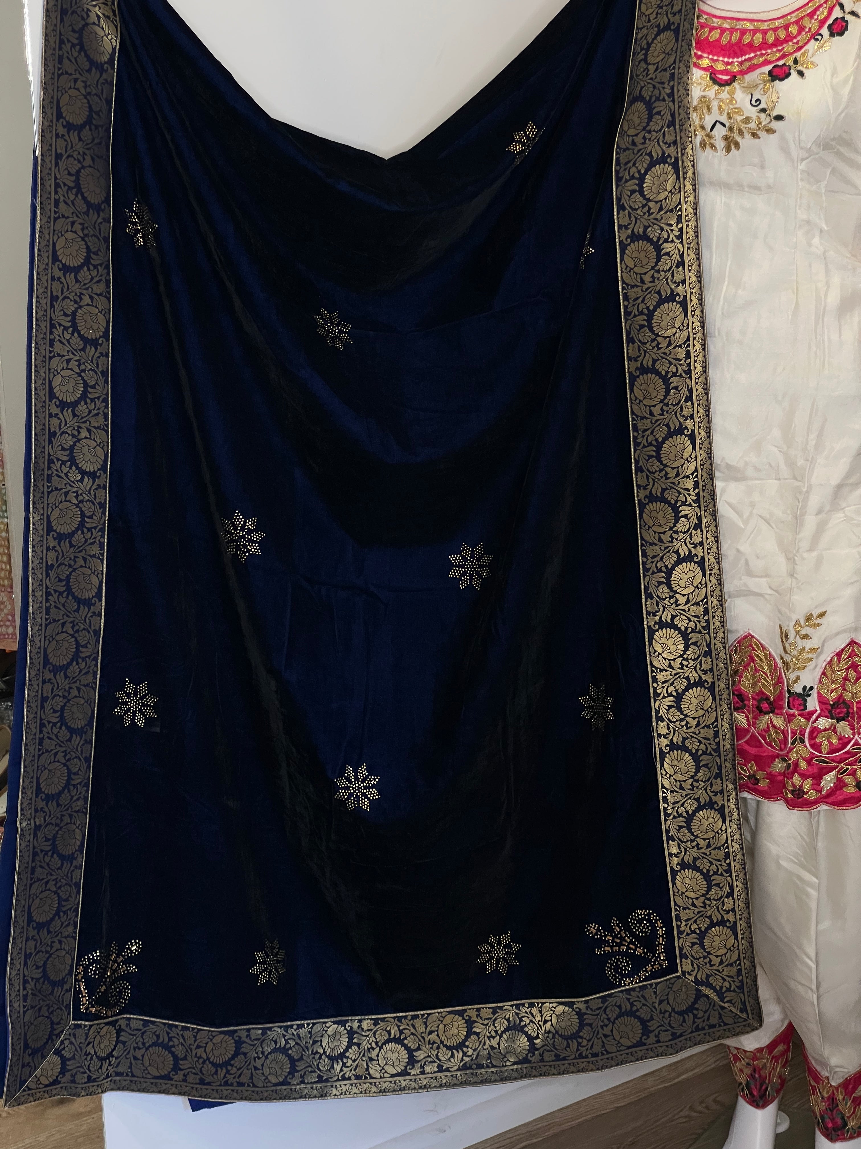 Mahak velvet shawl