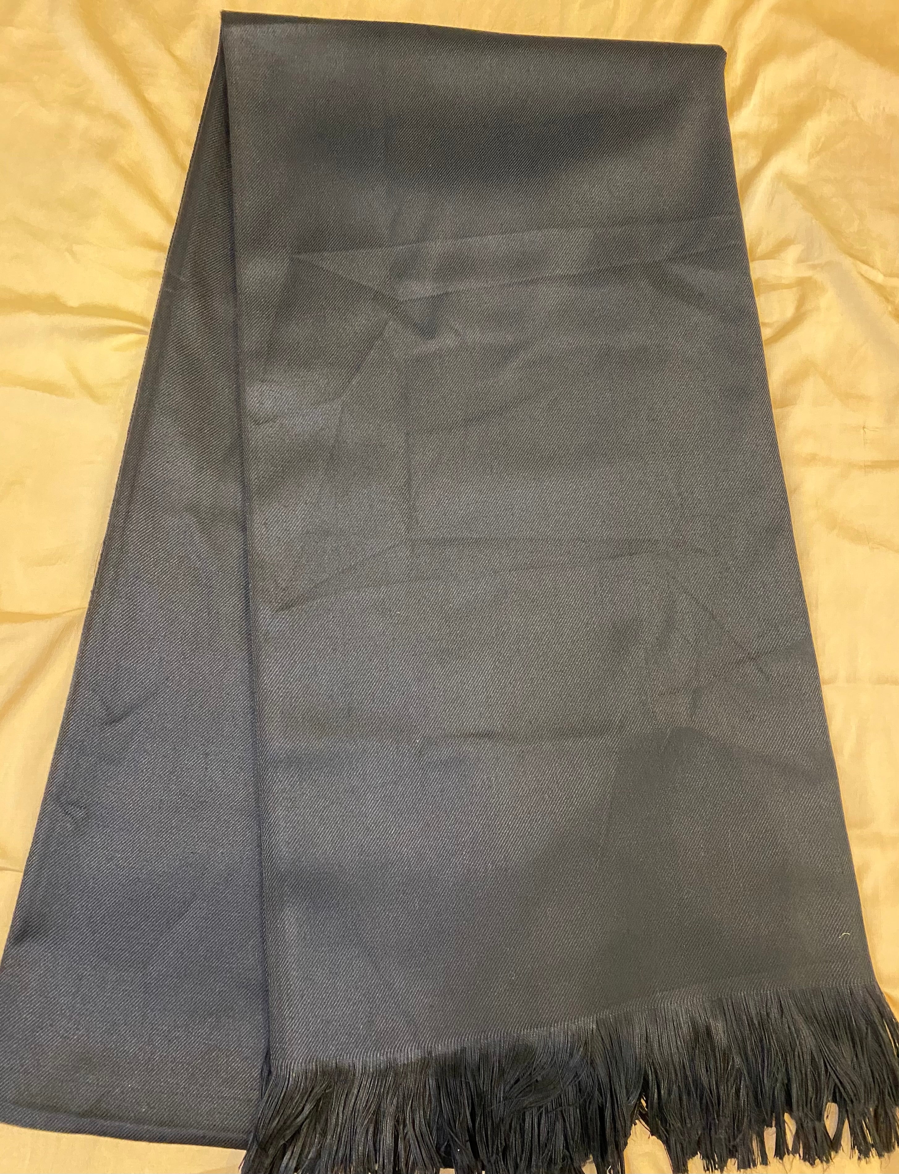 Pure wool shawl (Black Lohi)